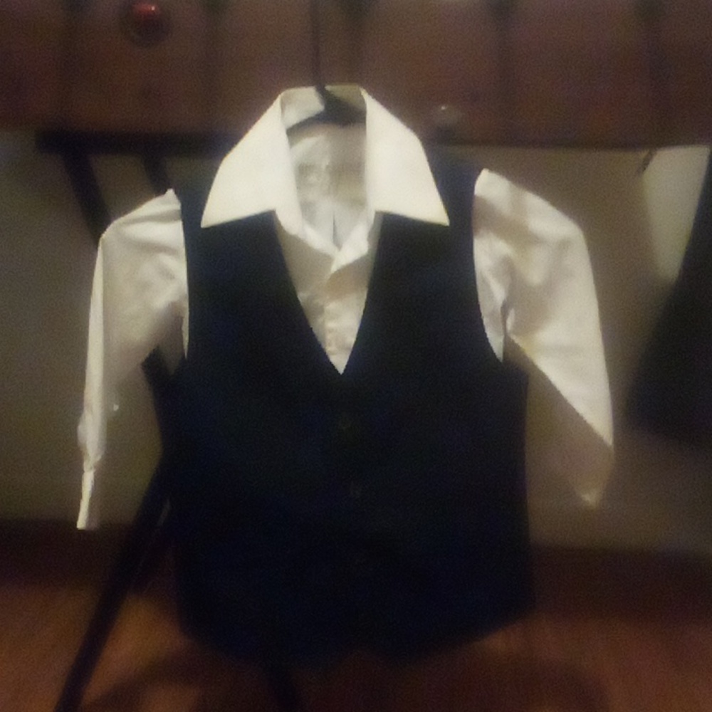 DANIEL-ELLISSA NEW YORK BLACK VEST AND WHITE DRESS SHIRT SIZE 4